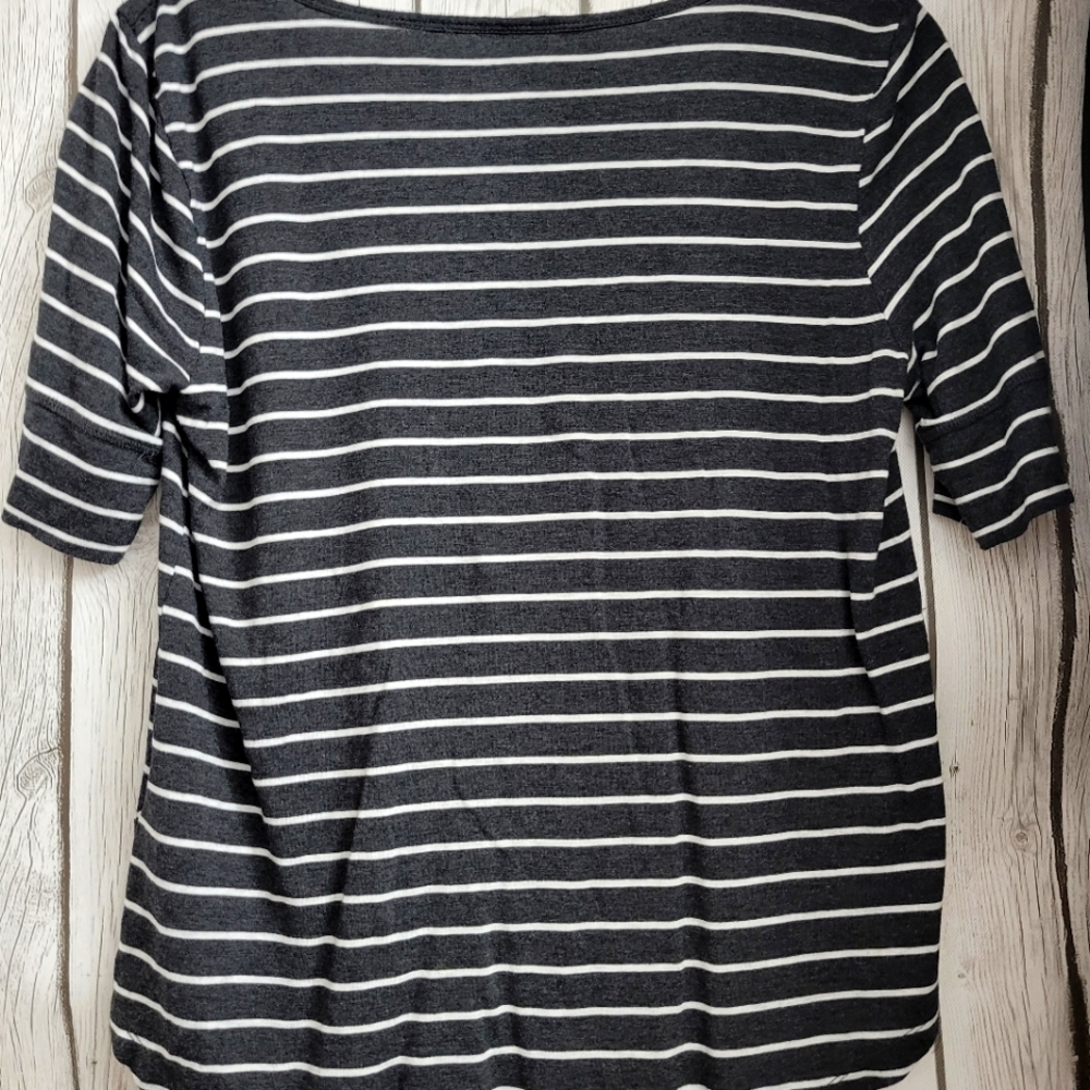 Women's Top - Picture 2 of 8